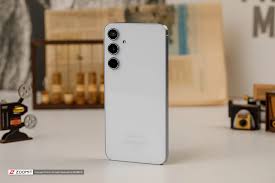 گلکسی S25 اولترا با دوربین 108 مگاپیکسلی و صفحه Dynamic AMOLED