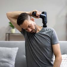 استفاده از ماساژور خانگی طرح پروانه برای کاهش درد و استرس روزانه