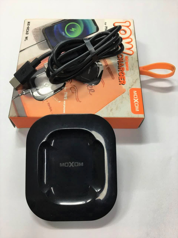 شارژر وایرلس مکسوم مدل HC63 با سرعت شارژ بالا – طراحی مدرن و مناسب برای شارژ سریع گوشیهای هوشمند