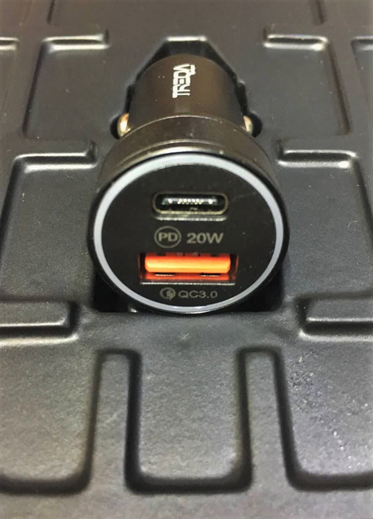 پایه شارژ فندکی خودرو ترکا مدل CC-325 مناسب انواع گوشی و دستگاههای دیجیتال