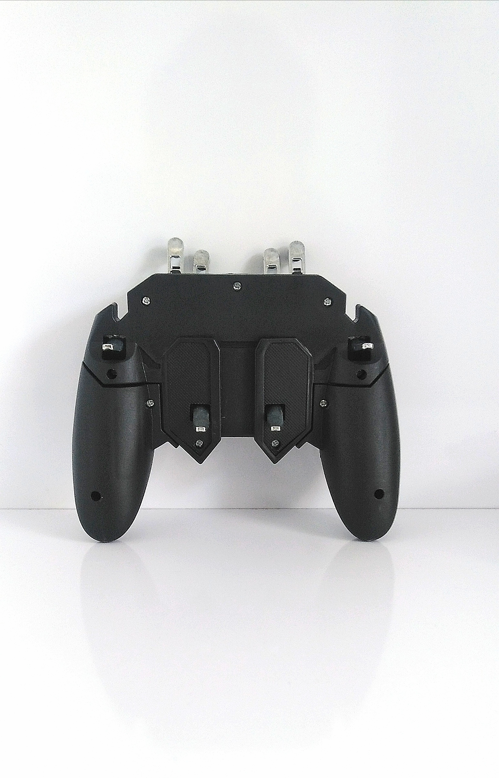 MEMO AK-66 دسته موبایل شش انگشتی، تجربه بازی سریع و دقیق در بازی‌های شوتر موبایل