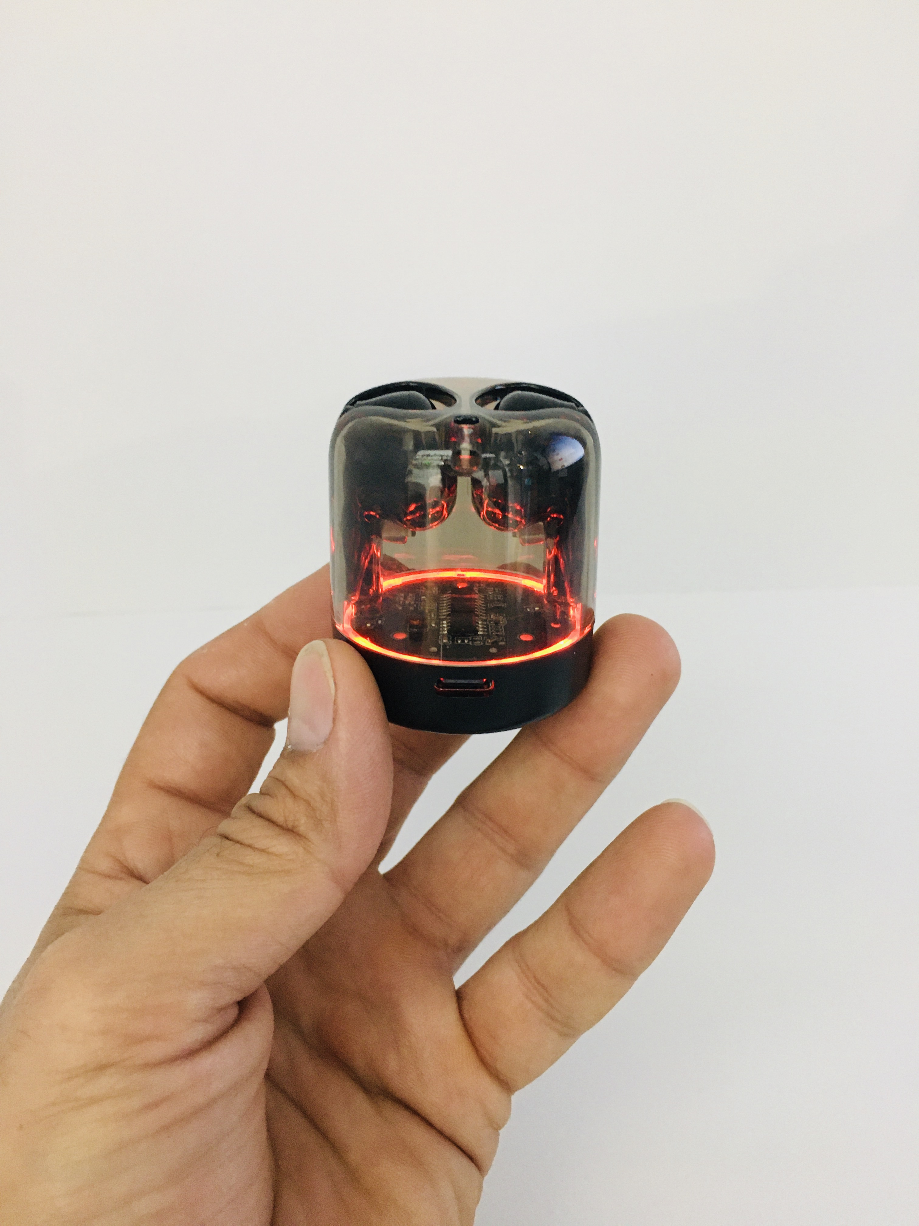 ایرپاد شیشه‌ای ULTRATOP PODS | صدای شفاف و طراحی لوکس