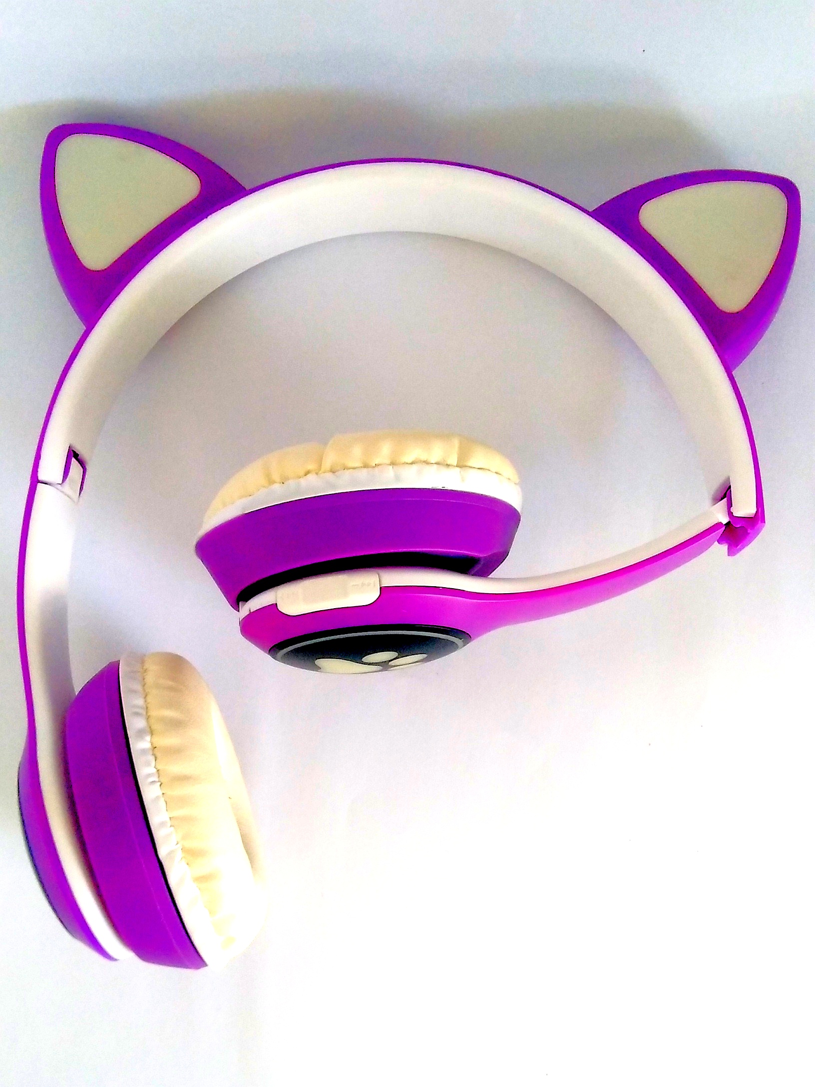 هدفون بی‌سیم گوش گربه‌ای LED مدل VIV-23M | استریو باکیفیت و جذابهدفون بی‌سیم گوش گربه‌ای LED مدل VIV-23M | استریو باکیفیت و جذاب