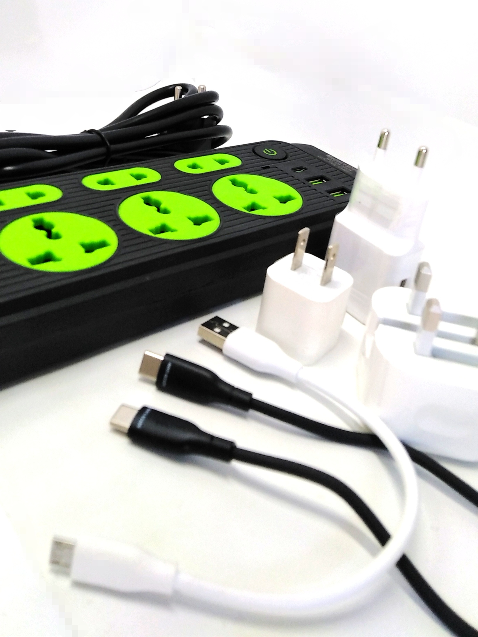 چند راهی برق و شارژر USB مدل 1304U